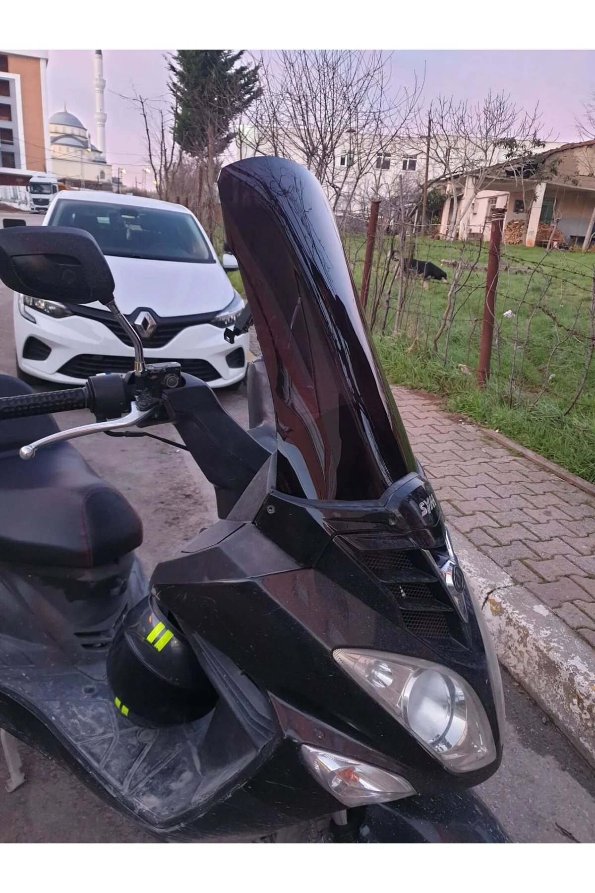 SYM Joyride 200 Ön Cam 2009-2018 Model 53cm Siyah Renkli 4mm