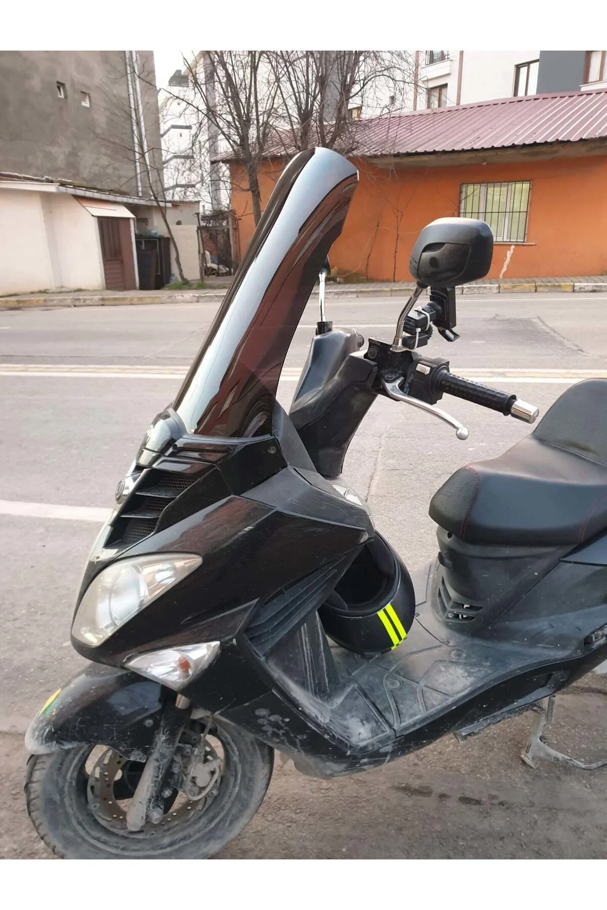 SYM Joyride 200 Ön Cam 2009-2018 Model 53cm Siyah Renkli 4mm