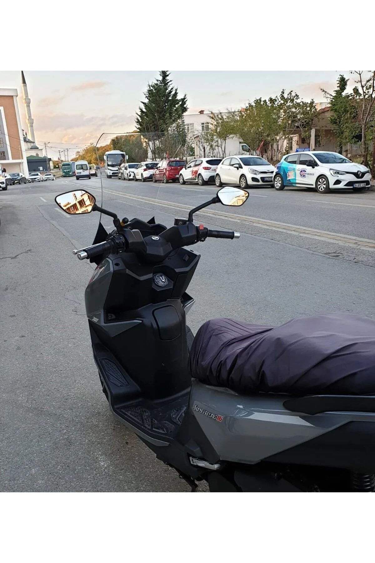 SYM Joyride 300 Ön Cam 2023-2026 Model 75cm Şeffaf Renkli 4mm UZU