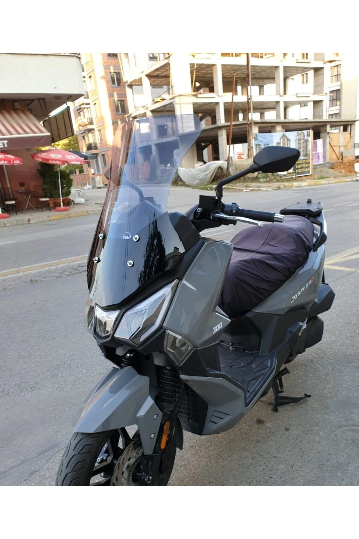 SYM Joyride 300 Ön Cam 2023-2026 Model 65cm Füme Renkli 4mm ORTA 