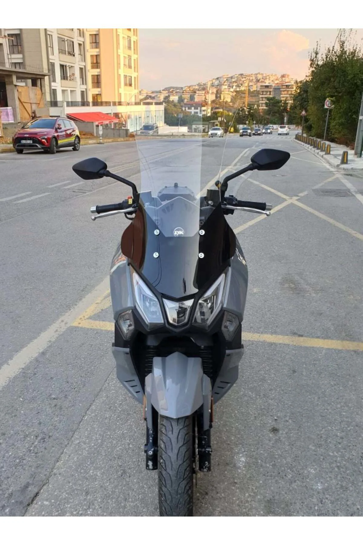 SYM Joyride 300 Ön Cam 2023-2026 Model 75cm Şeffaf Renkli 4mm UZU