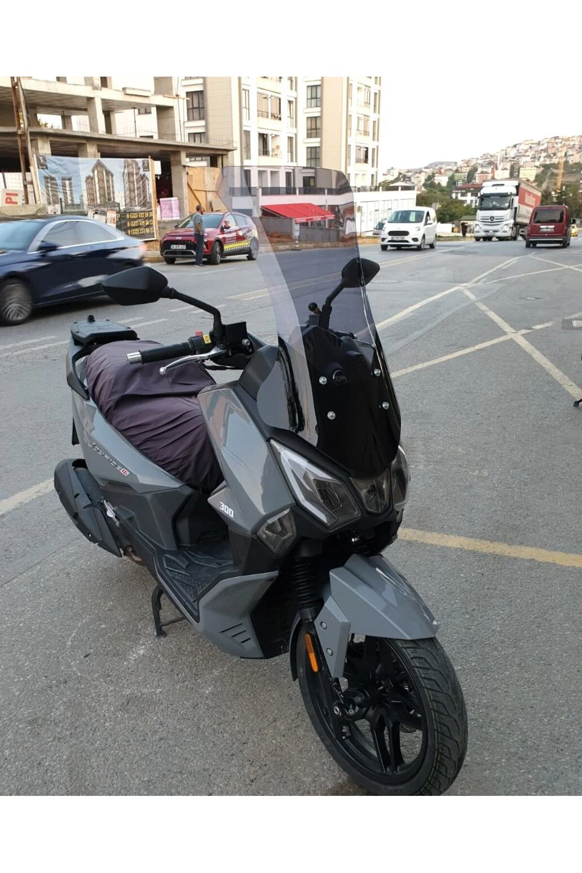 SYM Joyride 300 Ön Cam 2023-2026 Model 75cm Füme Renkli 4mm UZUN