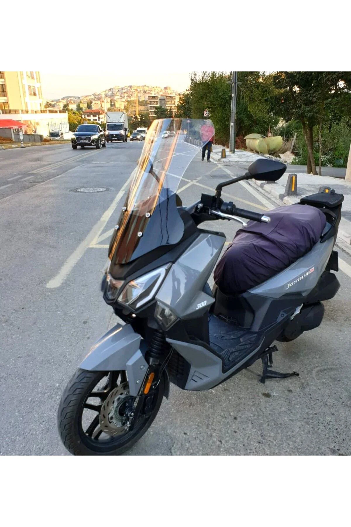 SYM Joyride 300 Ön Cam 2023-2026 Model 65cm Şeffaf Renkli 4mm ORTA BOYLU