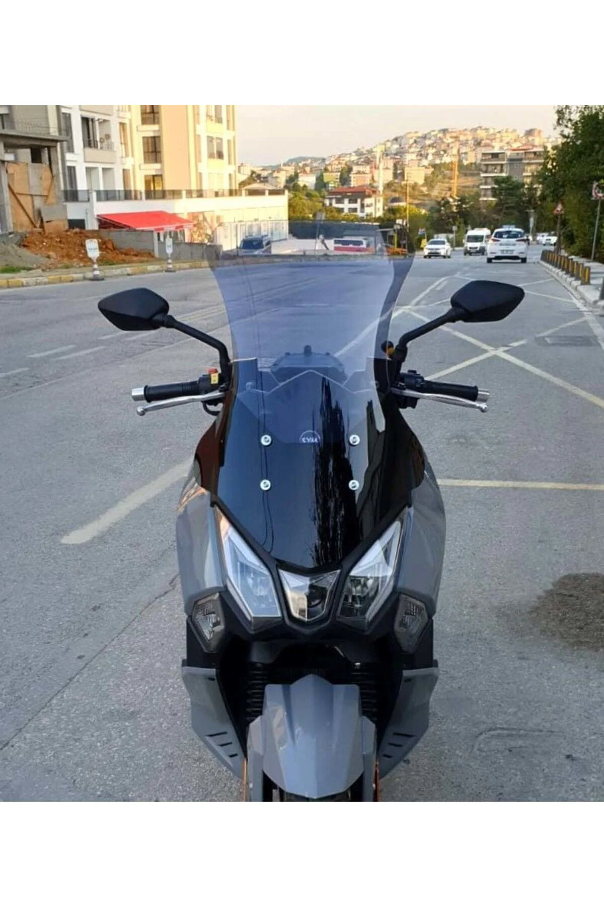 SYM Joyride 300 Ön Cam 2023-2026 Model 65cm Füme Renkli 4mm ORTA 