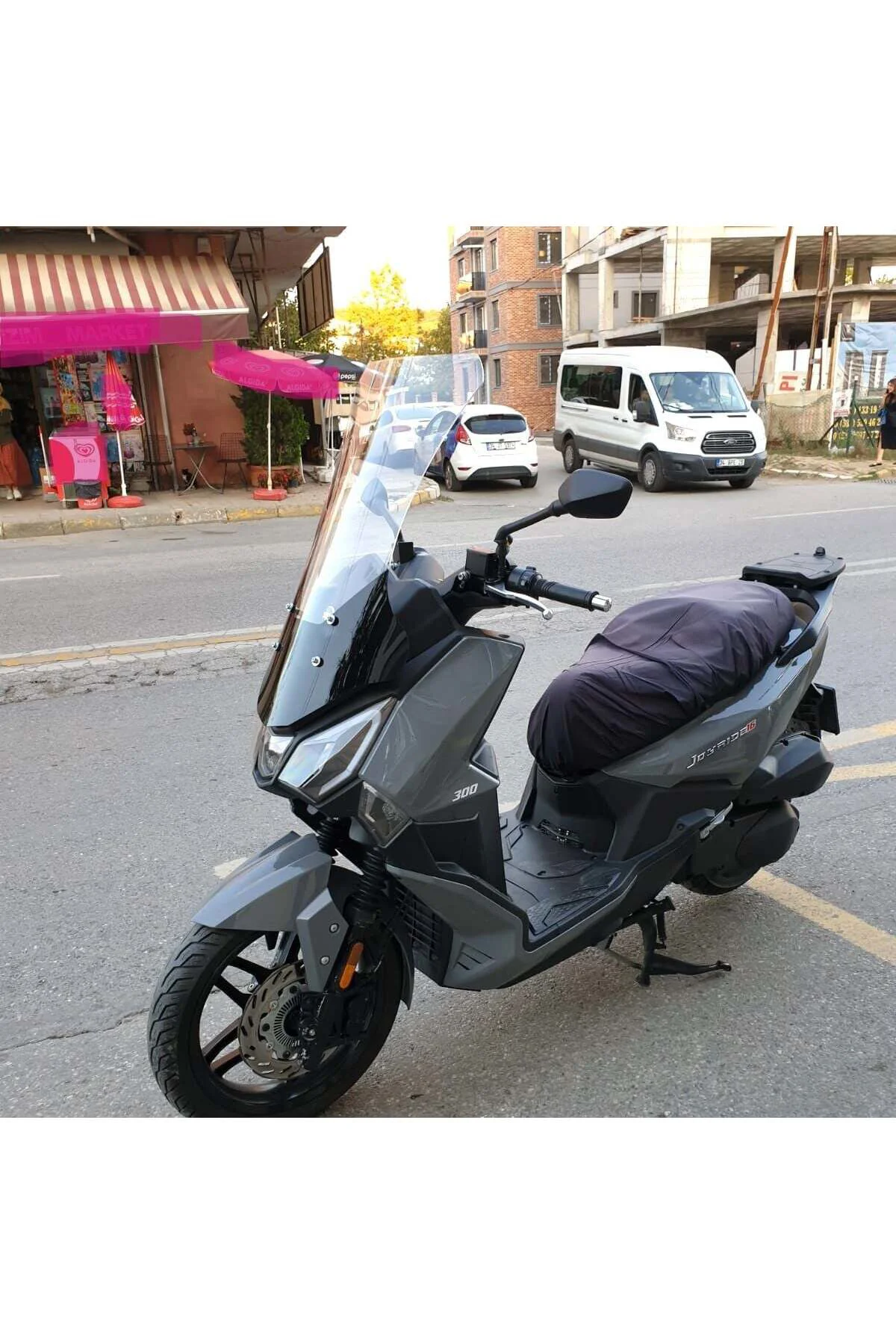 SYM Joyride 300 Ön Cam 2023-2026 Model 75cm Şeffaf Renkli 4mm UZU