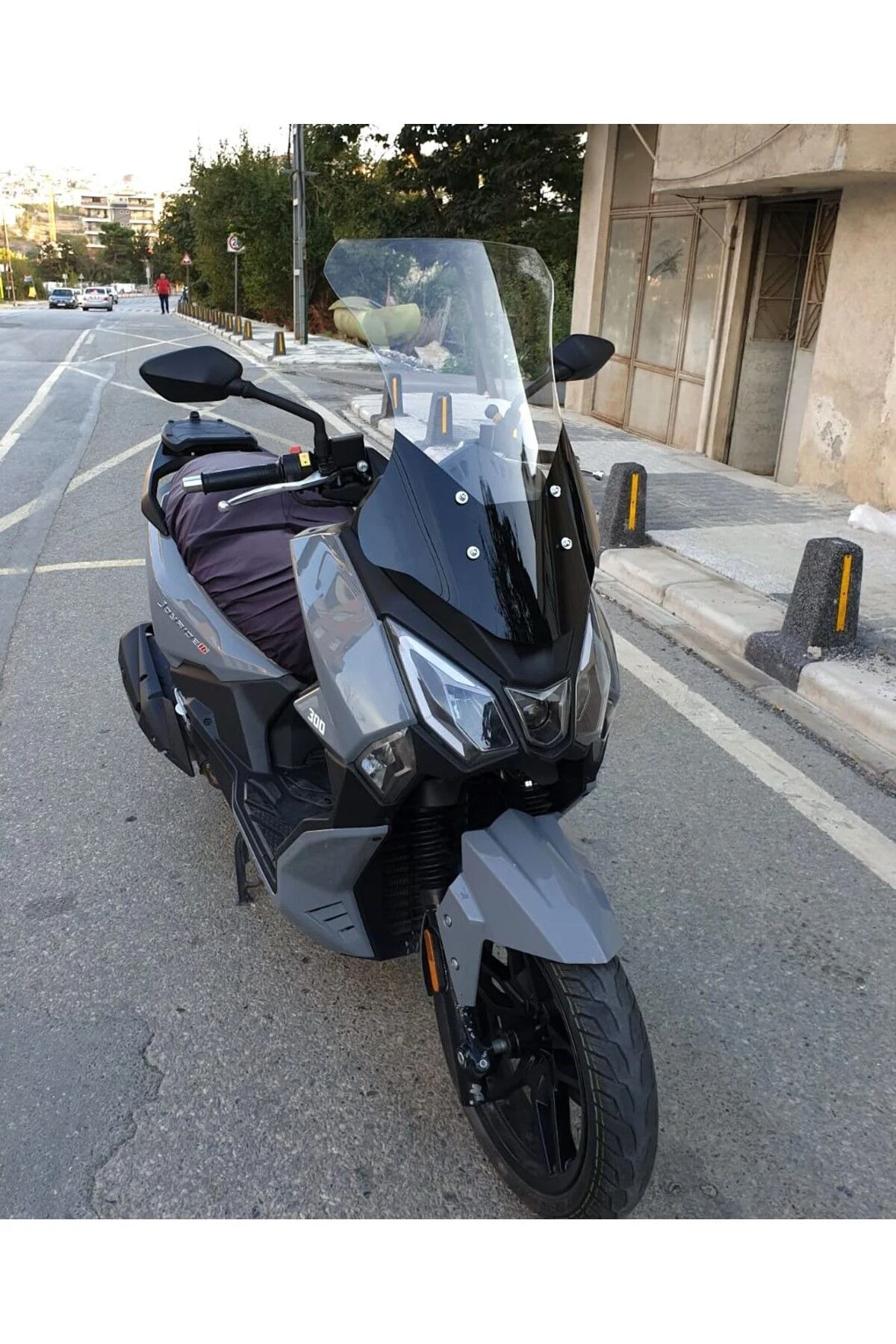 SYM Joyride 300 Ön Cam 2023-2026 Model 65cm Şeffaf Renkli 4mm ORTA BOYLU