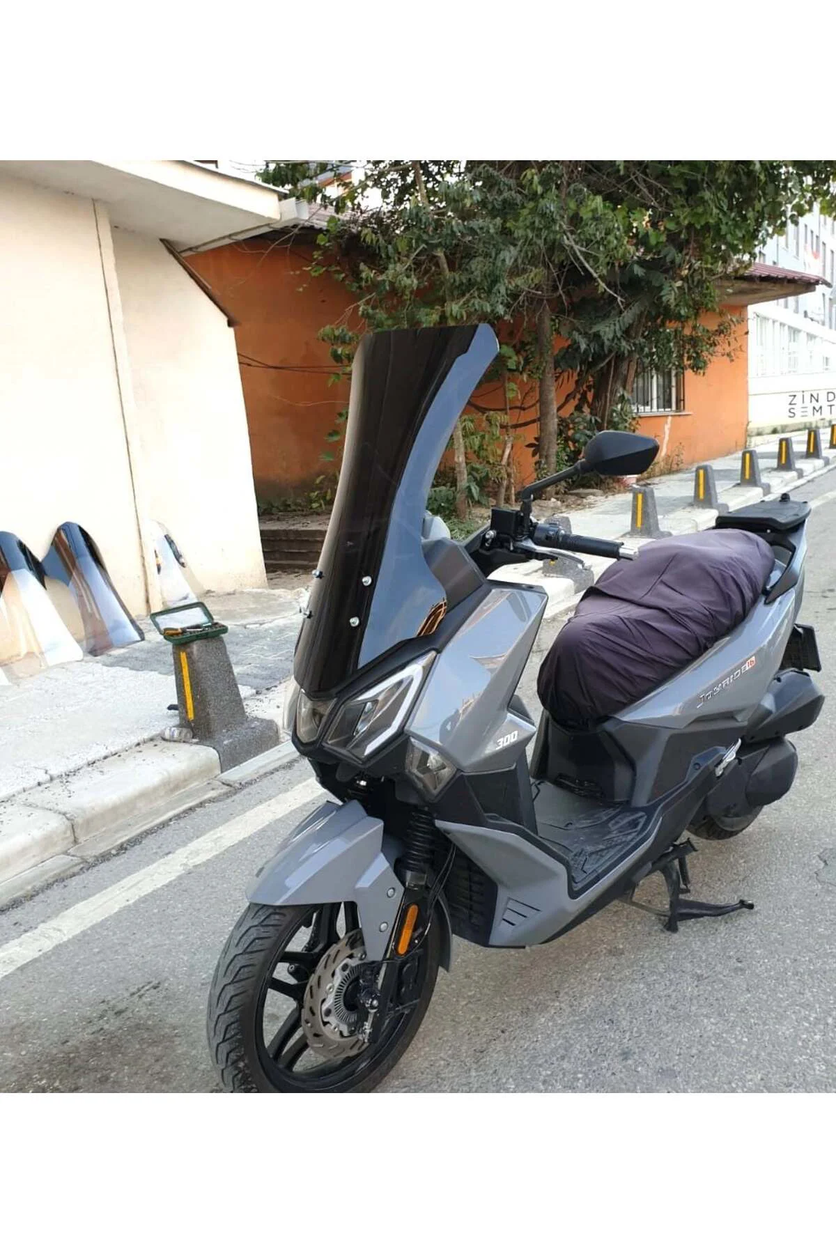 SYM Joyride 300 Ön Cam 2023-2026 Model 75cm Siyah Renkli 4mm UZUN