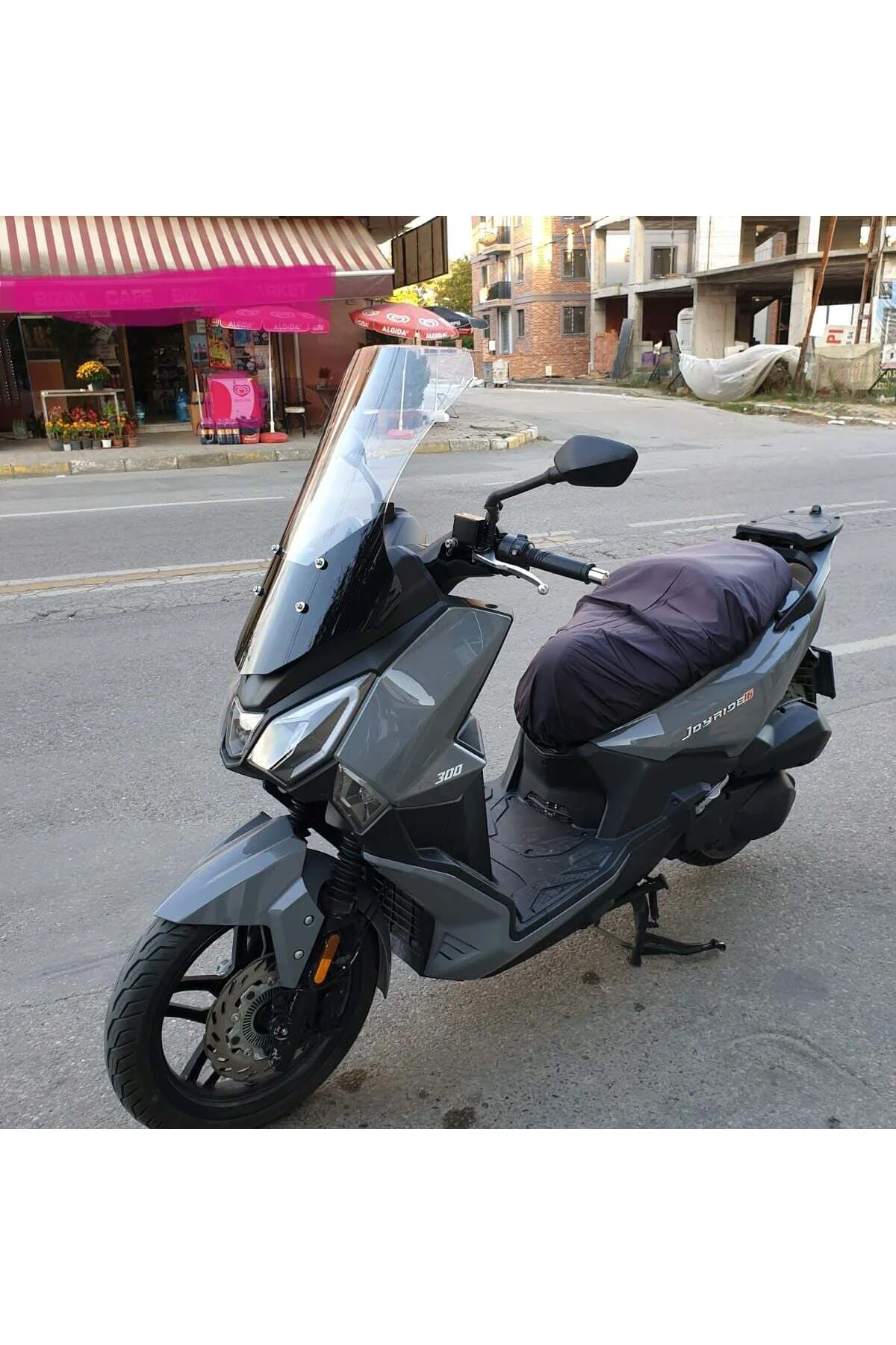 SYM Joyride 300 Ön Cam 2023-2026 Model 65cm Şeffaf Renkli 4mm ORTA BOYLU