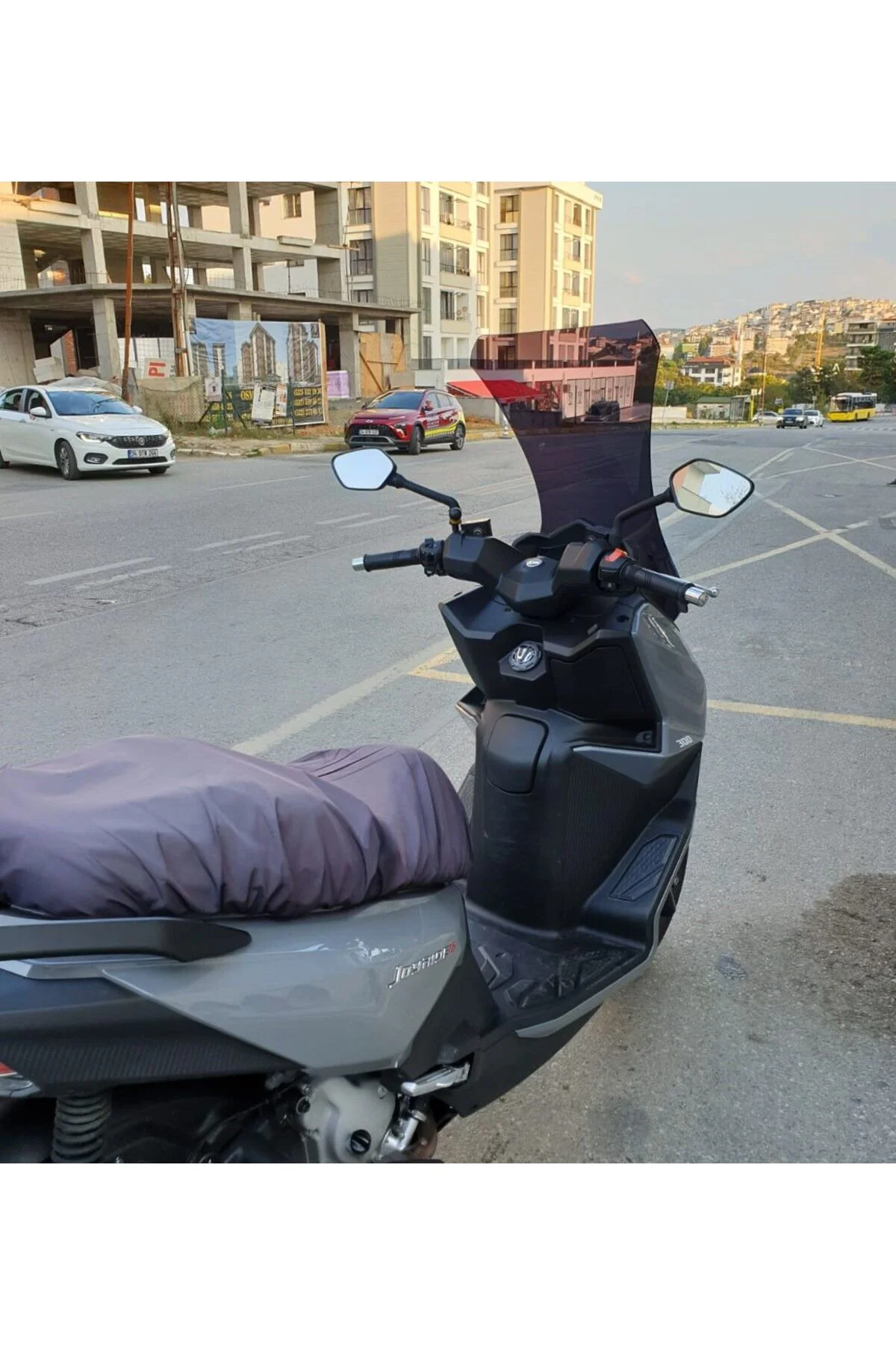 SYM Joyride 300 Ön Cam 2023-2026 Model 75cm Siyah Renkli 4mm UZUN