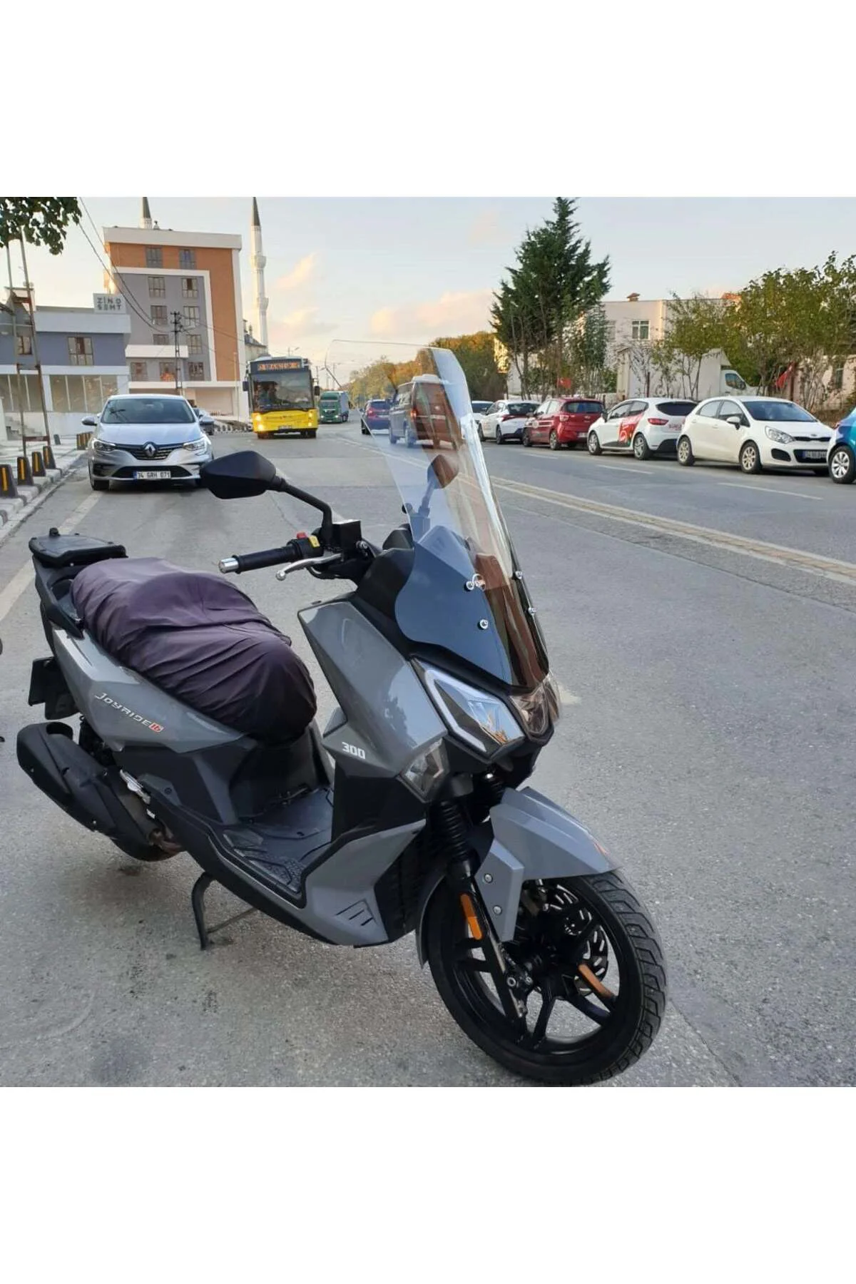 SYM Joyride 300 Ön Cam 2023-2026 Model 75cm Şeffaf Renkli 4mm UZU