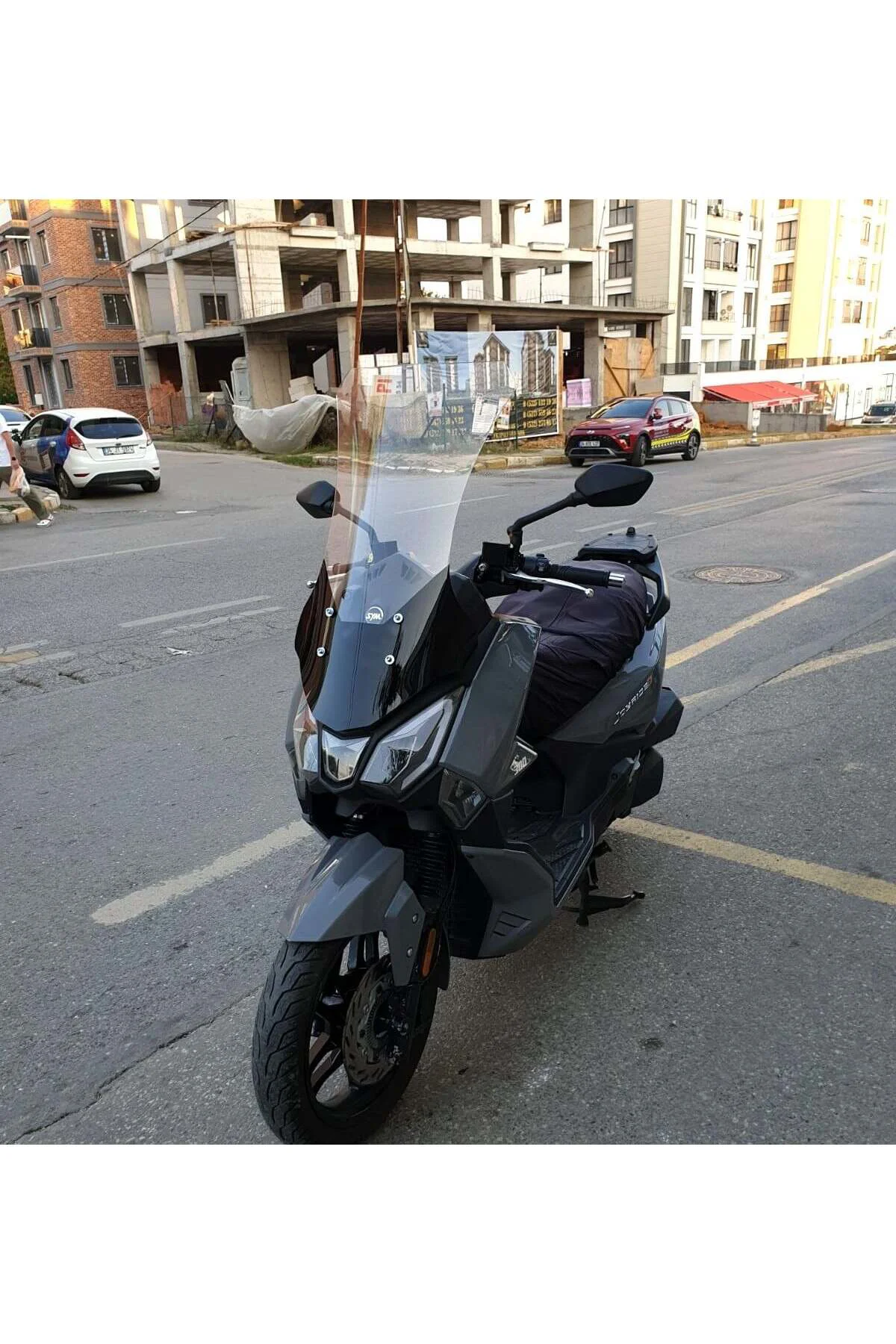 SYM Joyride 300 Ön Cam 2023-2026 Model 75cm Şeffaf Renkli 4mm UZU