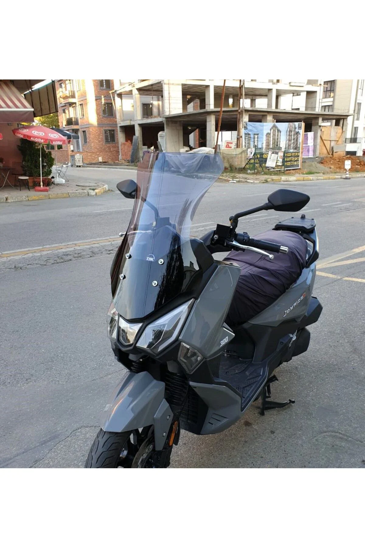 SYM Joyride 300 Ön Cam 2023-2026 Model 65cm Füme Renkli 4mm ORTA 