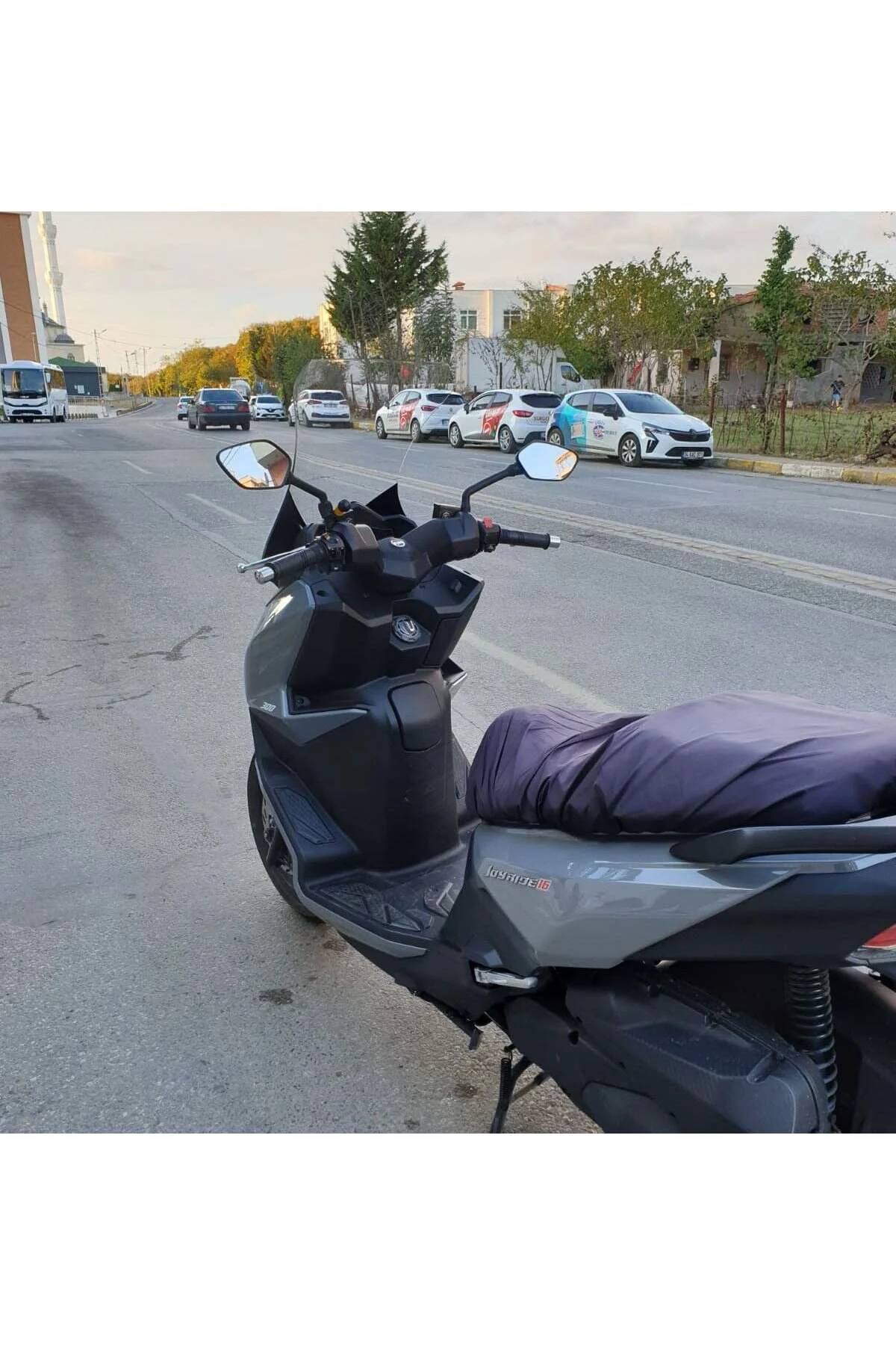SYM Joyride 300 Ön Cam 2023-2026 Model 65cm Şeffaf Renkli 4mm ORTA BOYLU