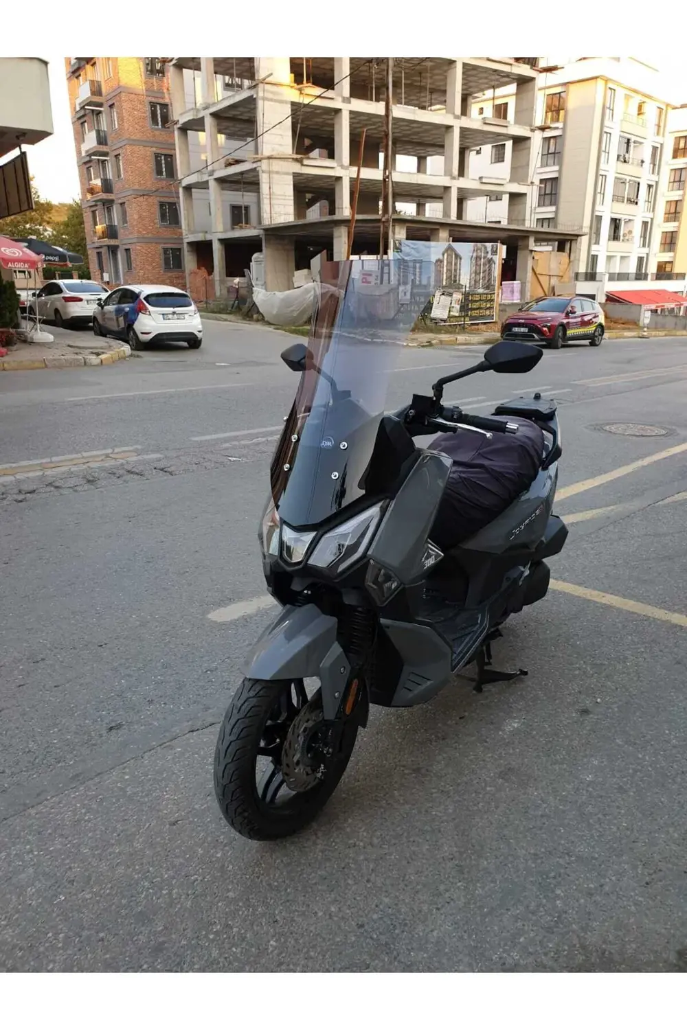 Sym Joyride 300 Ön Cam 2023 2024 Model 75cm Açıkfüme Renkli 4mm U