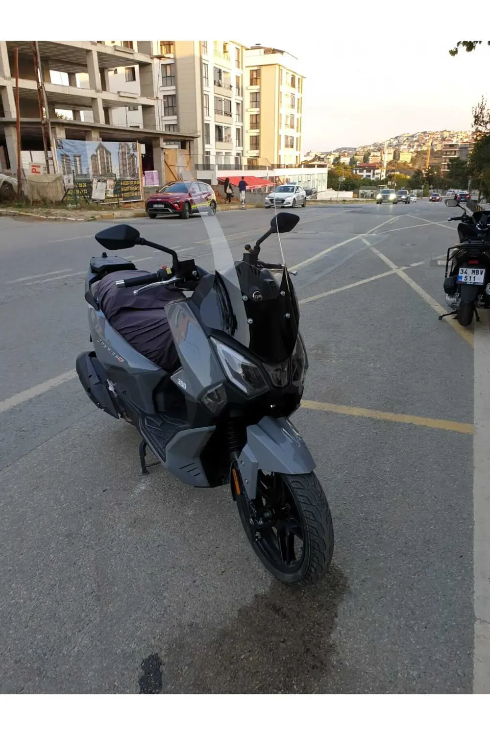 Sym Joyride 300 Ön Cam 2023 2024 Model 75cm Şeffaf Renkli 4mm UZU