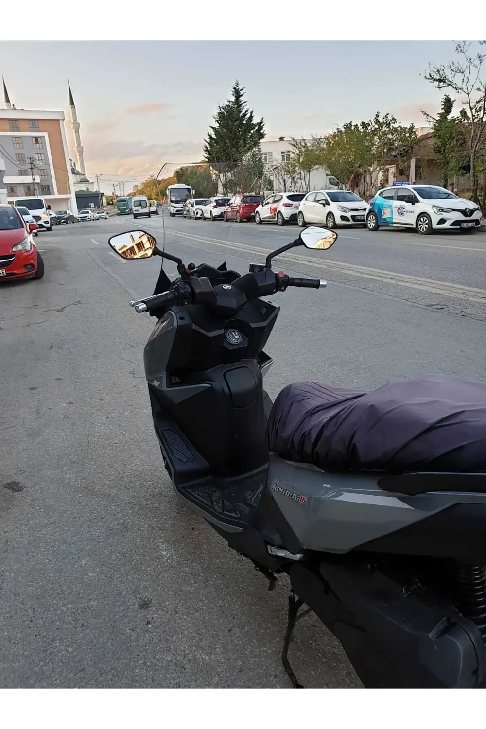 Sym Joyride 300 Ön Cam 2023 2024 Model 75cm Şeffaf Renkli 4mm UZU