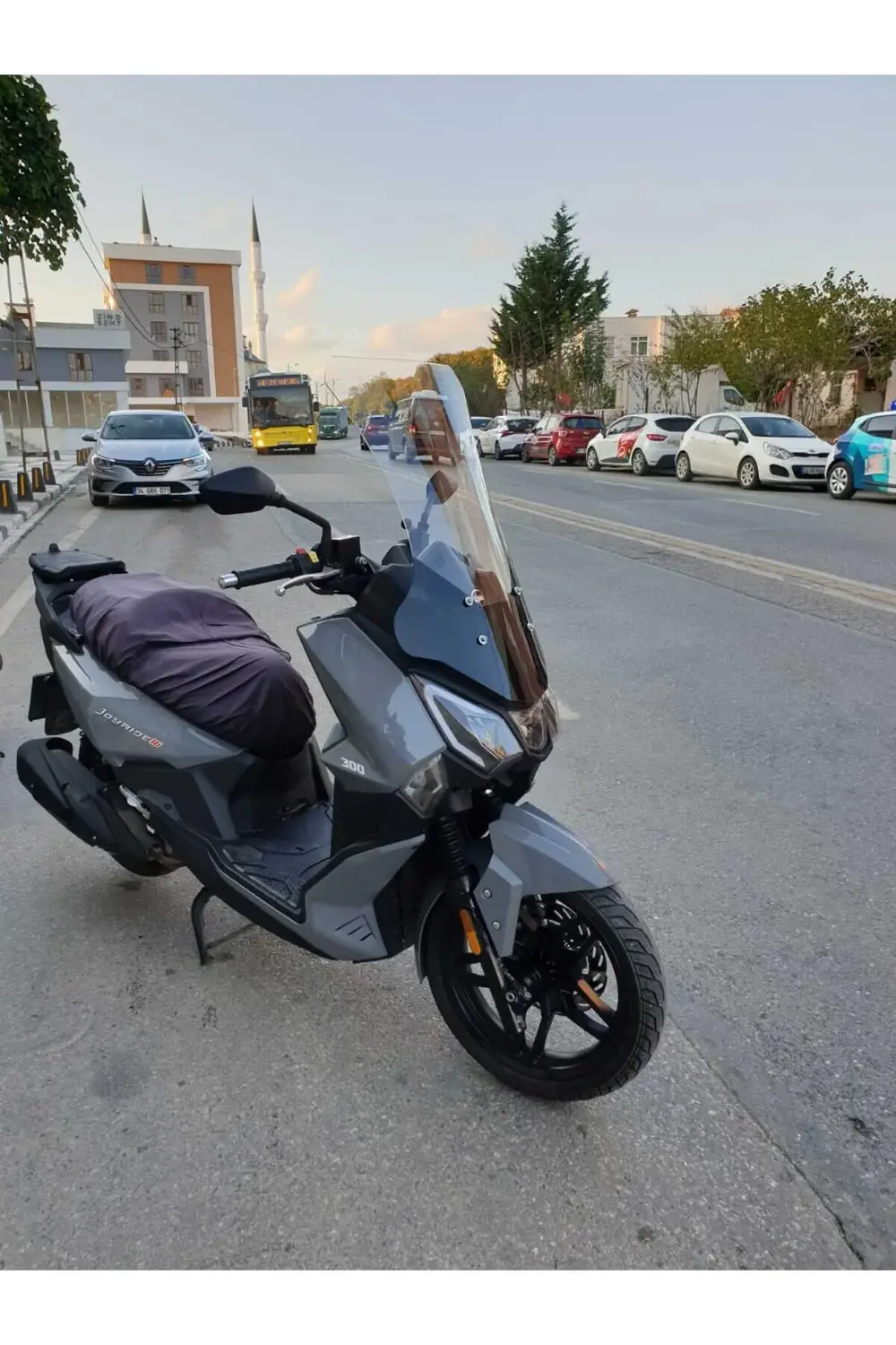 Sym Joyride 300 Ön Cam 2023 2024 Model 75cm Şeffaf Renkli 4mm UZU