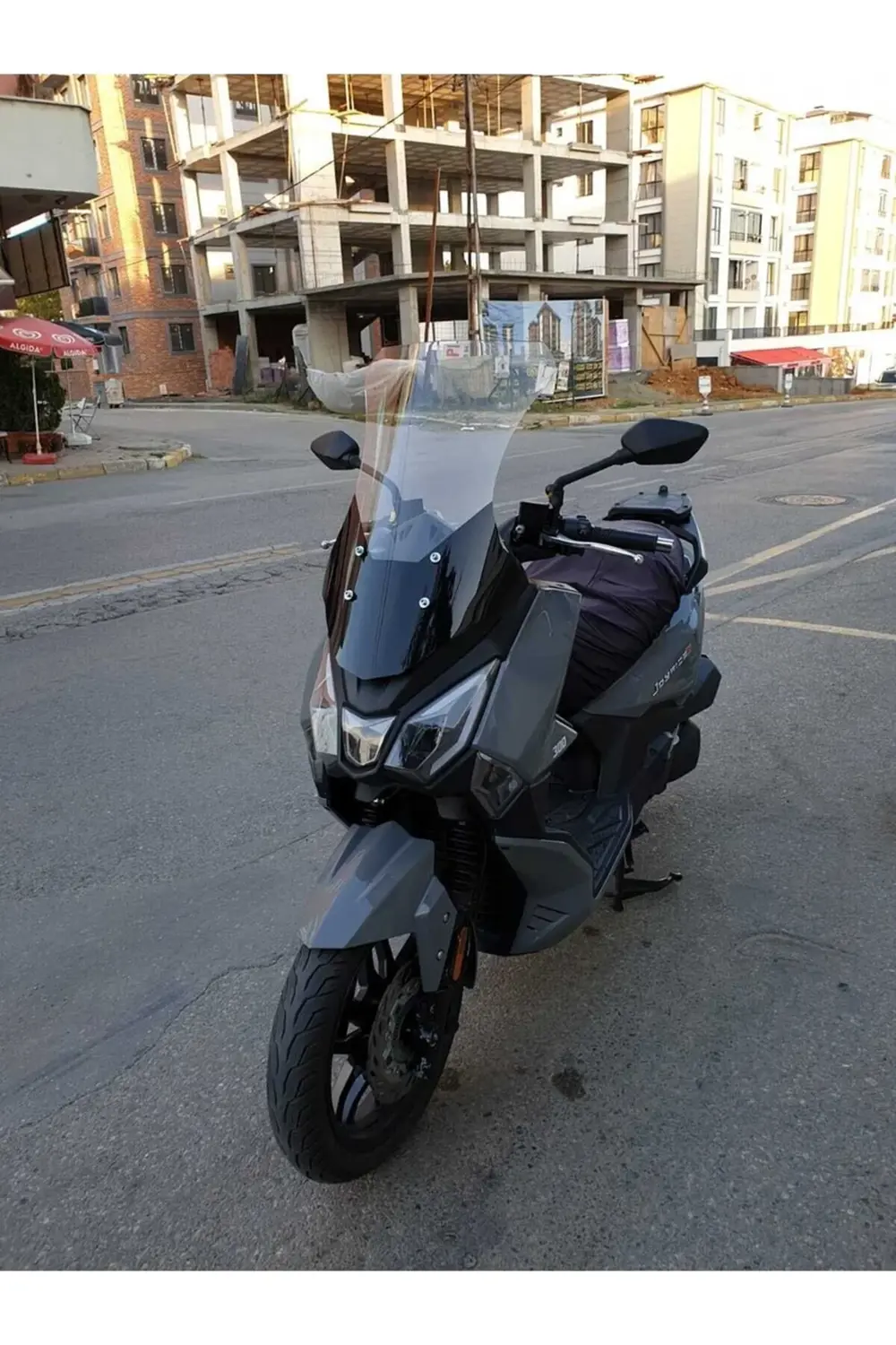 SYM Joyride 300 Ön Cam 2023-2025 Model 65cm Şeffaf Renkli 4mm ORT