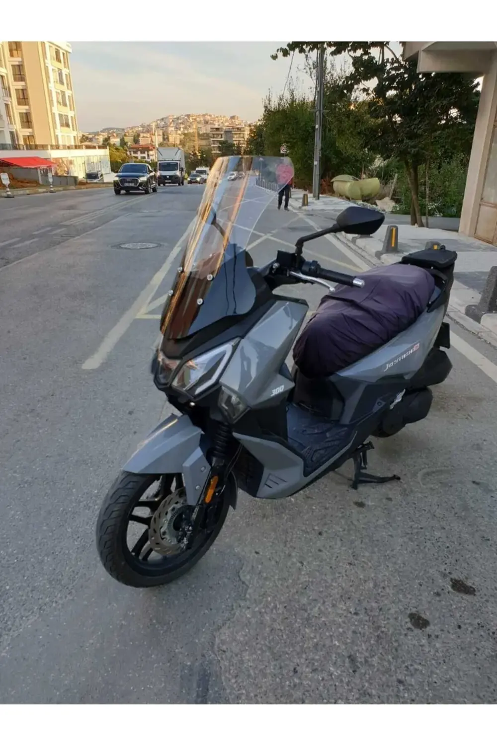 SYM Joyride 300 Ön Cam 2023-2025 Model 65cm Şeffaf Renkli 4mm ORT