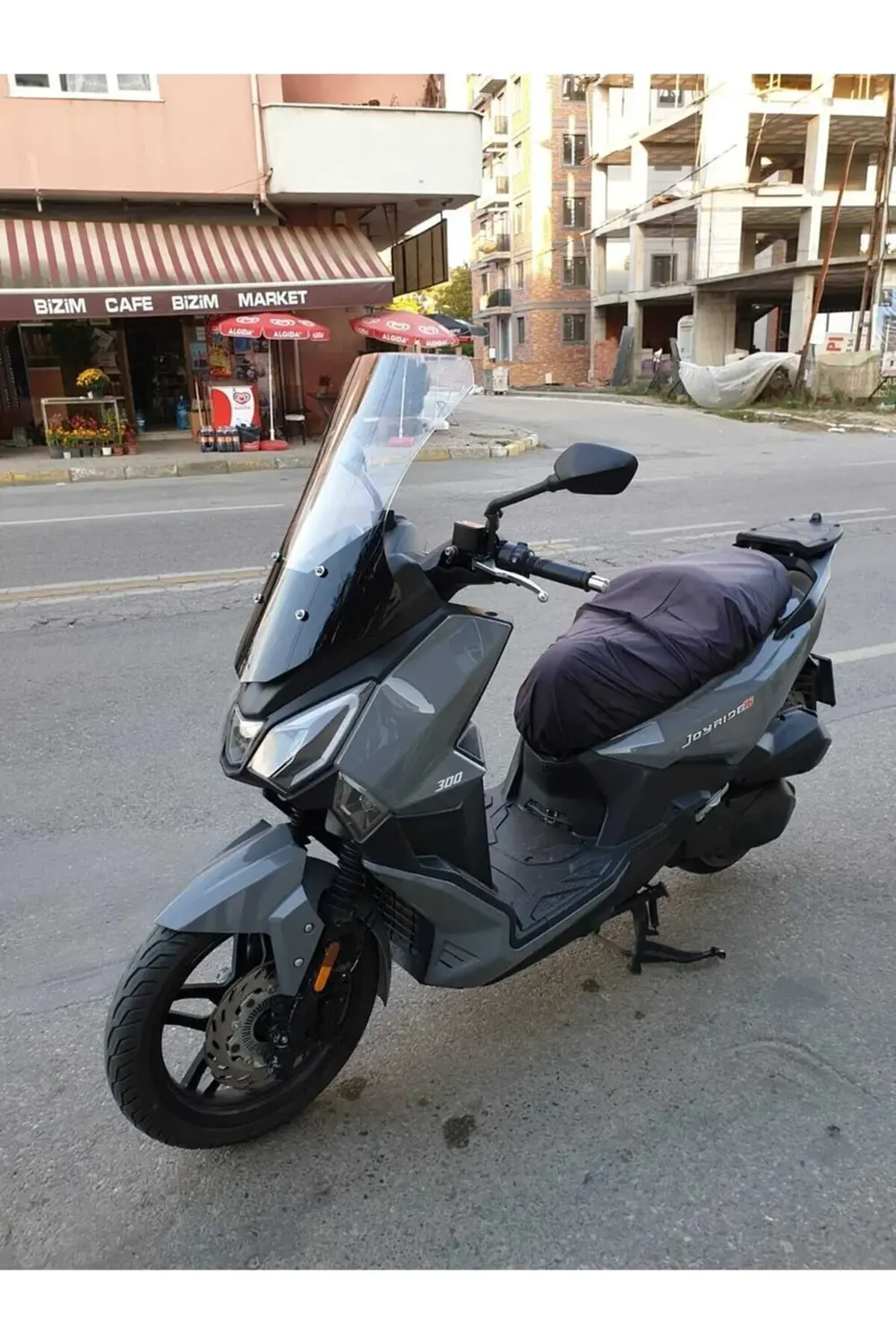 SYM Joyride 300 Ön Cam 2023-2025 Model 65cm Şeffaf Renkli 4mm ORT