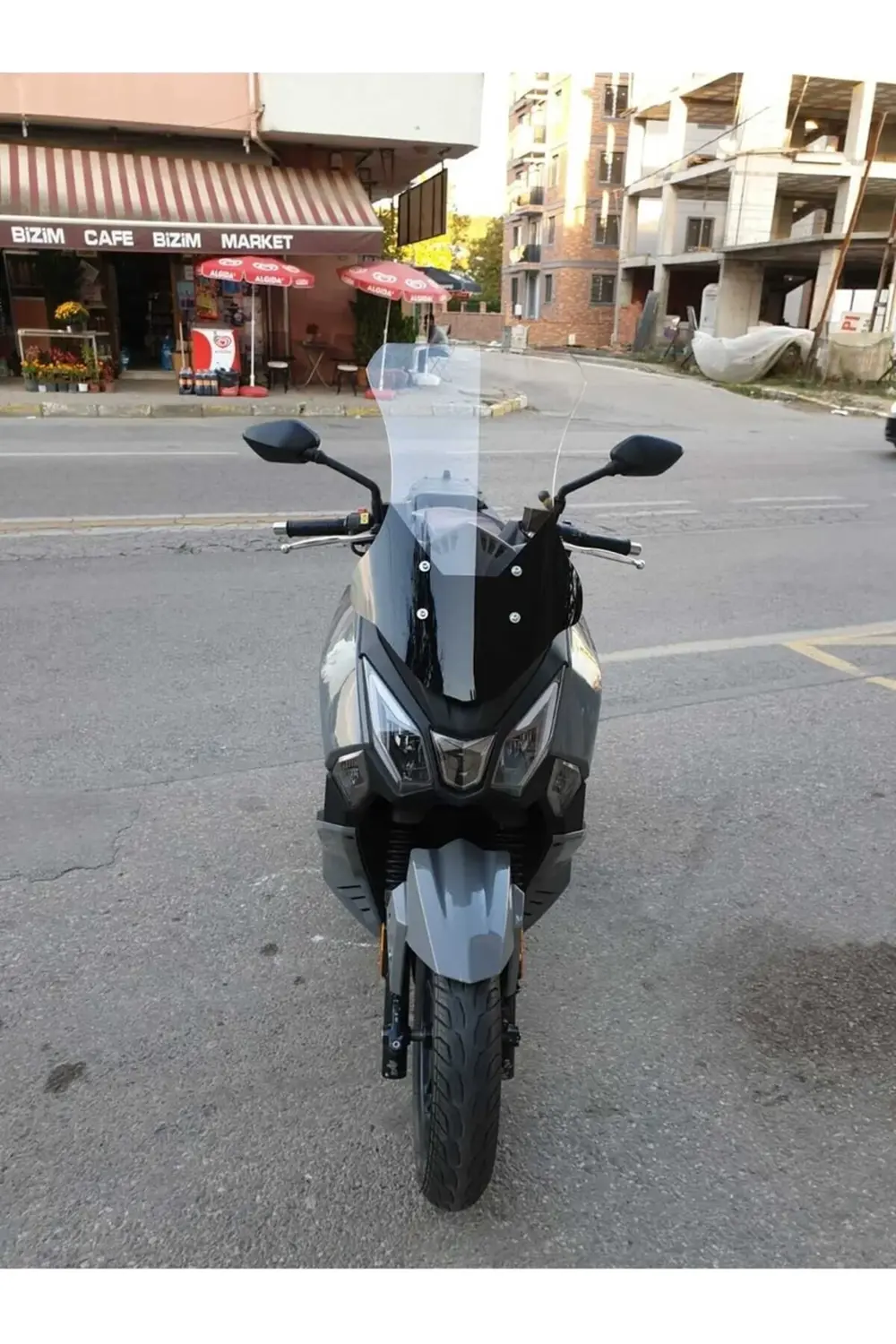 SYM Joyride 300 Ön Cam 2023-2025 Model 65cm Şeffaf Renkli 4mm ORT