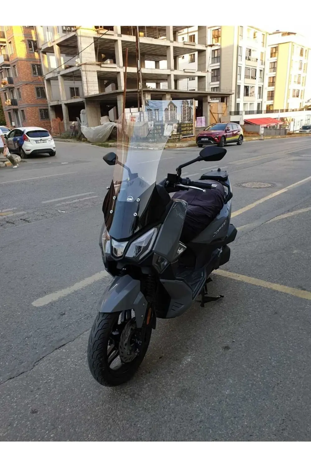 SYM Joyride 300 Ön Cam 2023-2025 Model 75cm Şeffaf Renkli 4mm UZU