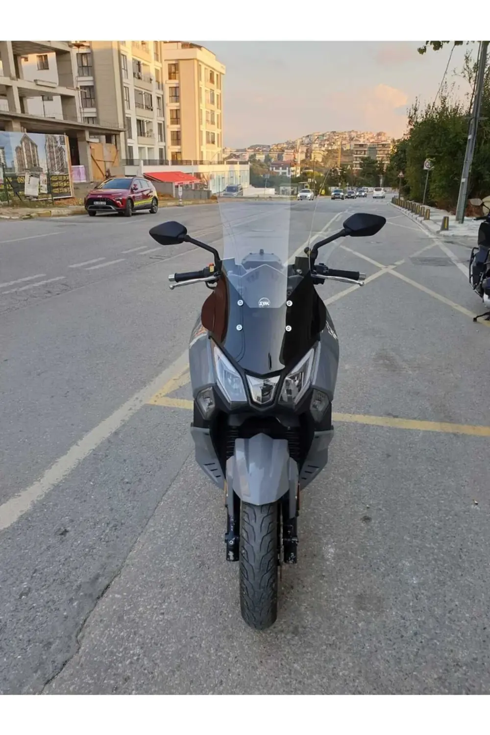 SYM Joyride 300 Ön Cam 2023-2025 Model 75cm Şeffaf Renkli 4mm UZU