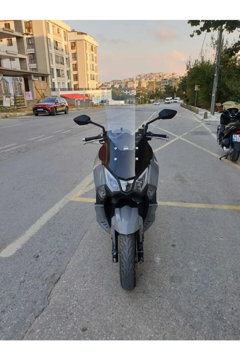 SYM Joyride 300 Ön Cam 2023-2025 Model 75cm Şeffaf Renkli 4mm UZU