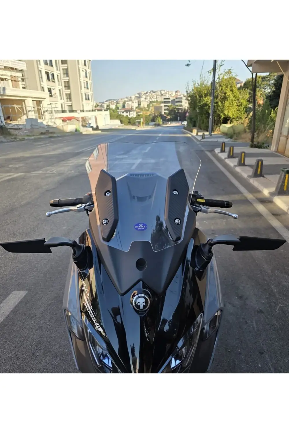 Sym Maxsym TL 508 Ön Cam 2022-2025 Model 41cm Şeffaf Renkli 4mm S Sym Maxsym TL 508 Ön Cam 2022-2025 Model 41cm Şeffaf Renkli 4mm S