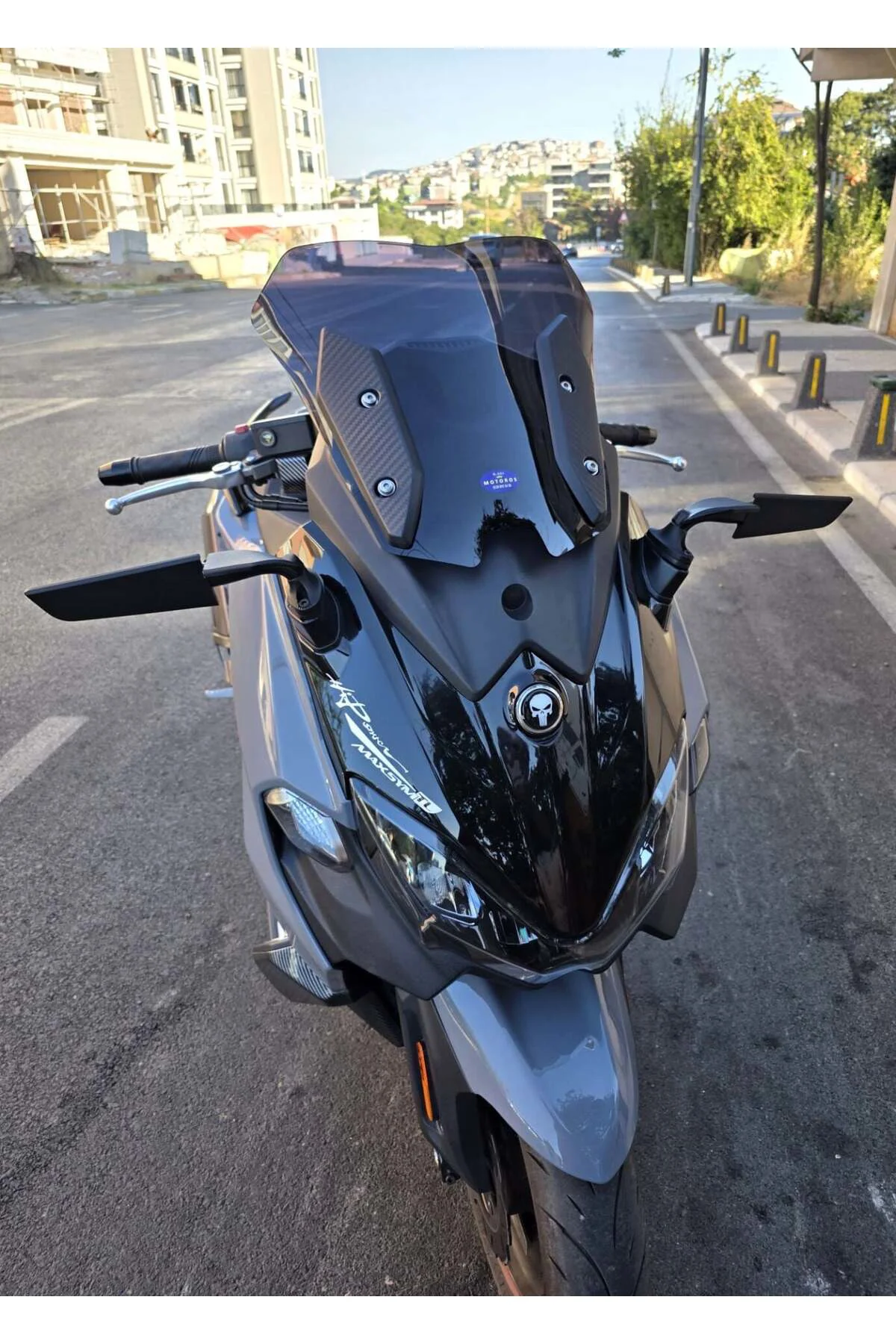 Sym Maxsym TL 508 Ön Cam 2022-2026 Model 41cm Siyah Renkli 4mm SP