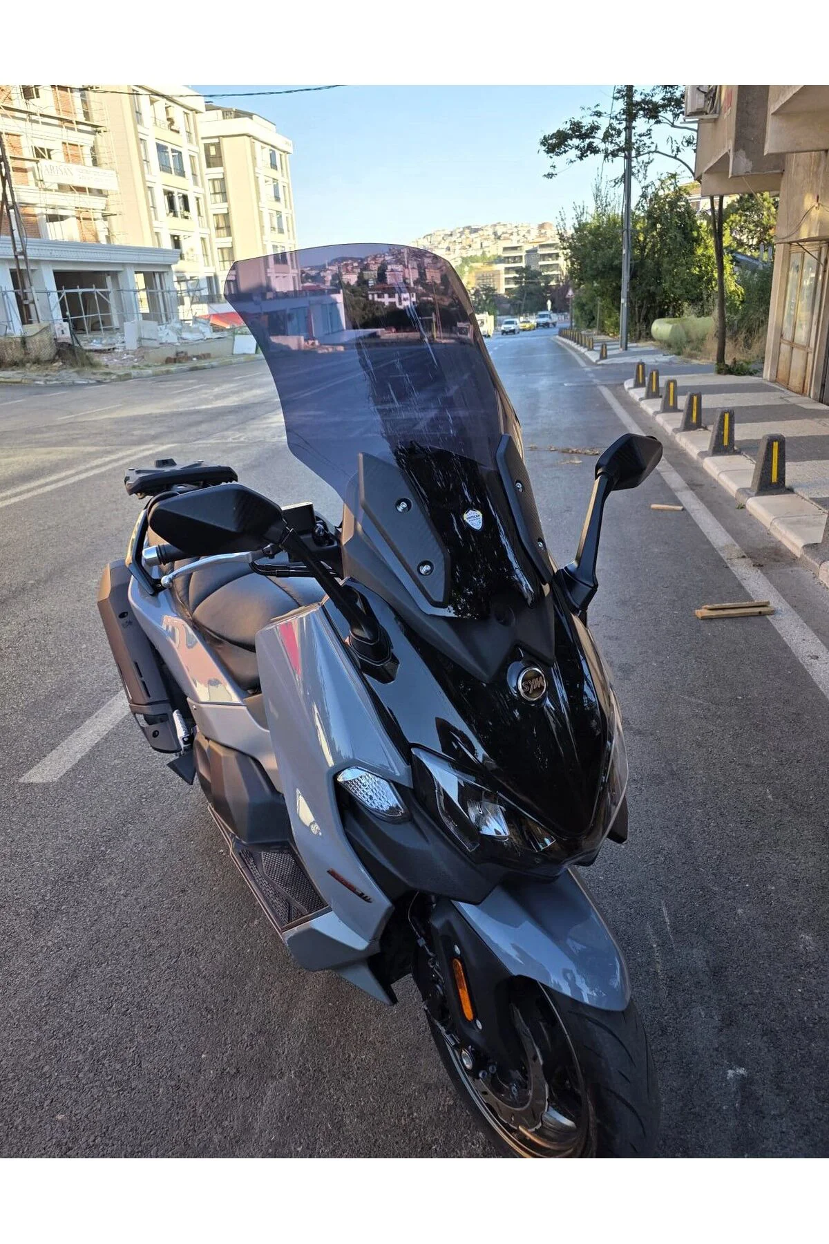 Sym Maxsym TL 508 Ön Cam 2022-2026 Model 65cm Siyah Renkli 4mm