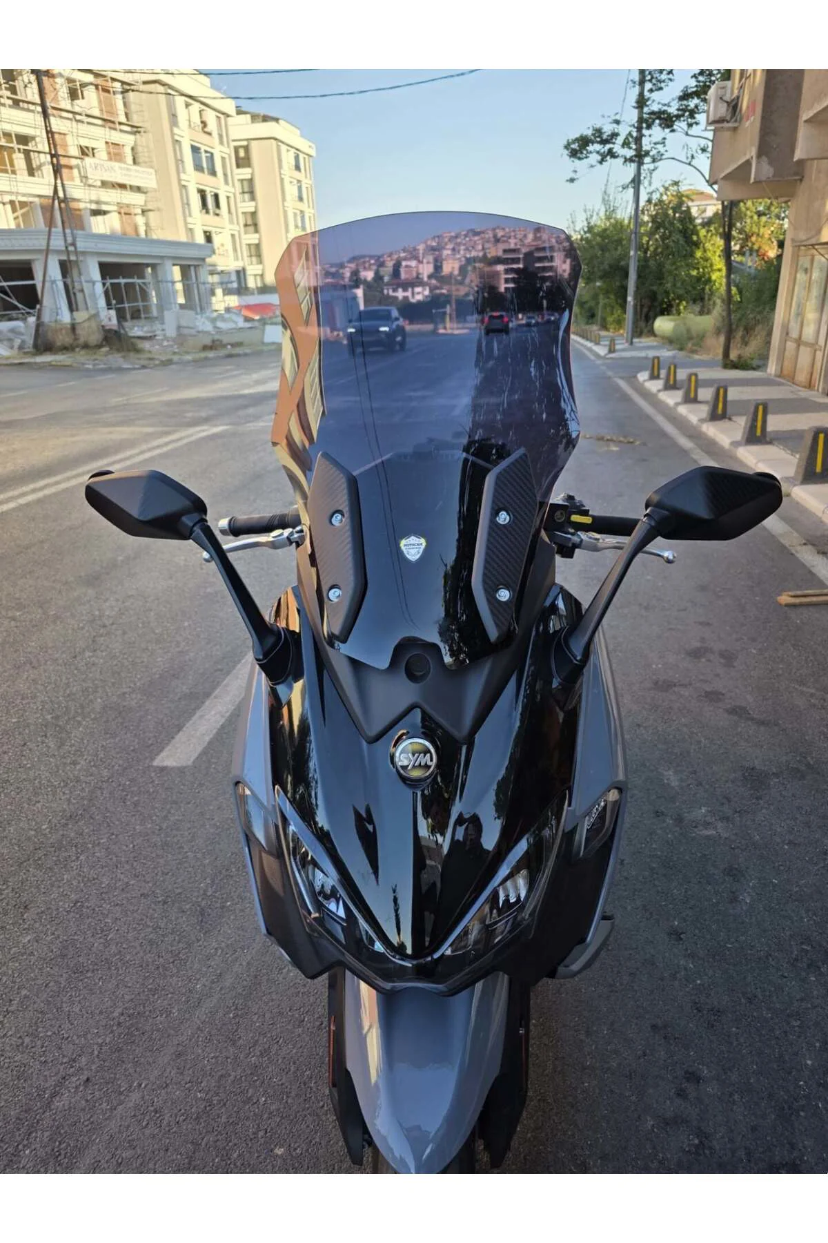 Sym Maxsym TL 508 Ön Cam 2022-2026 Model 65cm Siyah Renkli 4mm