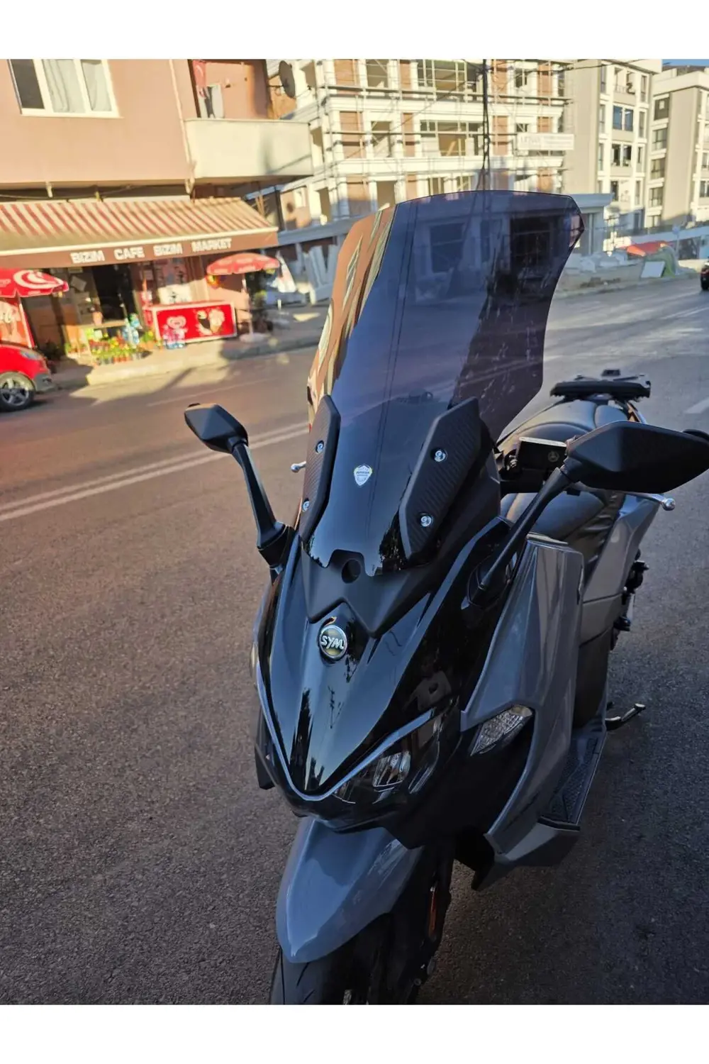 Sym Maxsym TL 508 Siperlik Ön Cam 2022-2025 Model 65cm Siyah Renk