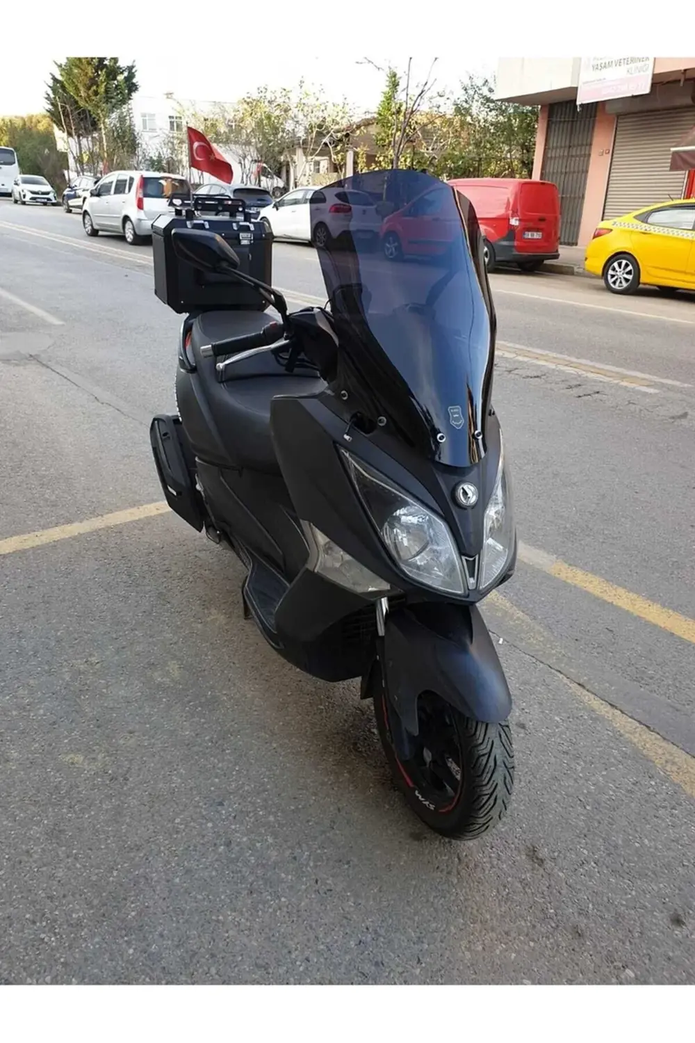 SYMJoymax 250 İ Ön Cam 2013-2016 Model 75cm Siyah Renkli 4mm YOKT