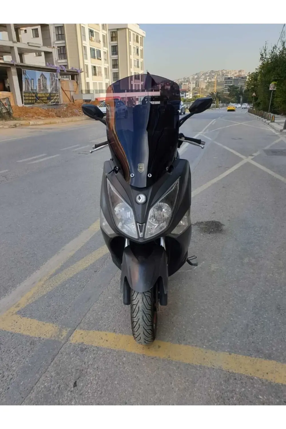 SYMJoymax 250 İ Ön Cam 2013-2016 Model 75cm Siyah Renkli 4mm YOKT