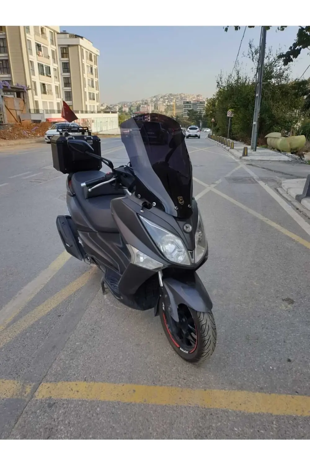 SYMJoymax 250 İ Ön Cam 2013-2016 Model 75cm Siyah Renkli 4mm YOKT