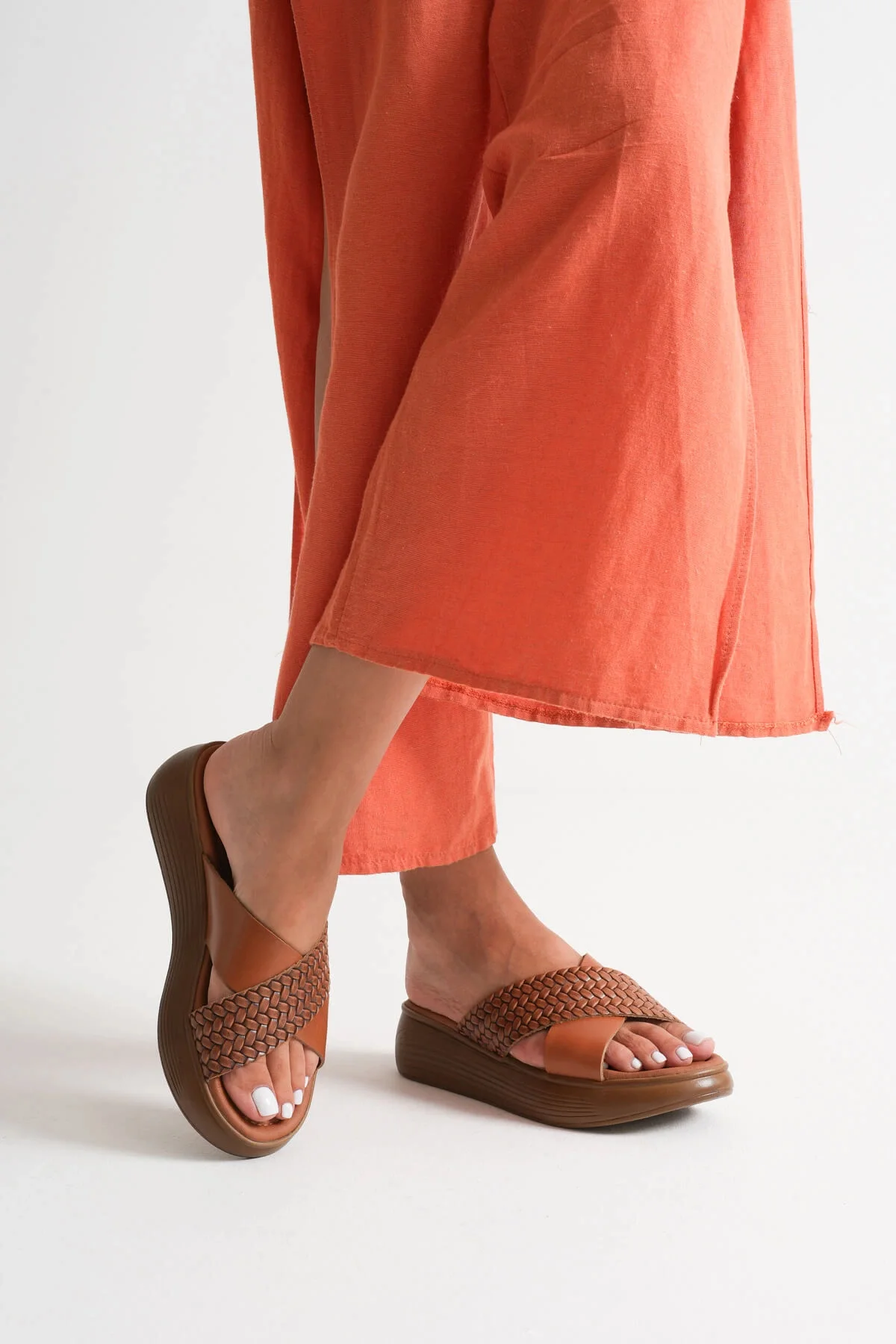 Taba Örgü Desenli Hakiki Deri Terlik TR31MY53L