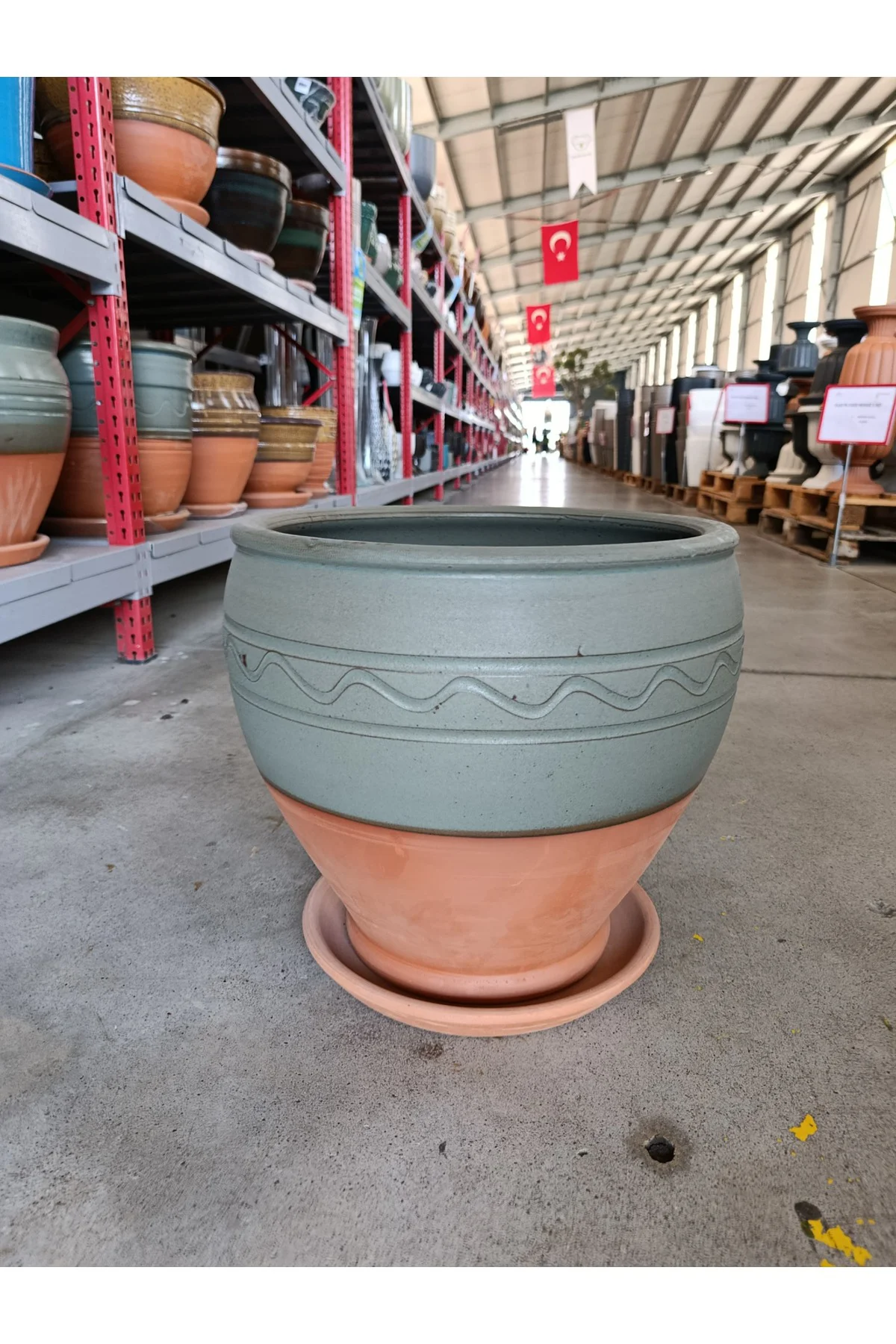 Tabaklı 50 Litre Dekoratif Taş Saksı Tabaklı 50 Litre Dekoratif Taş Saksı