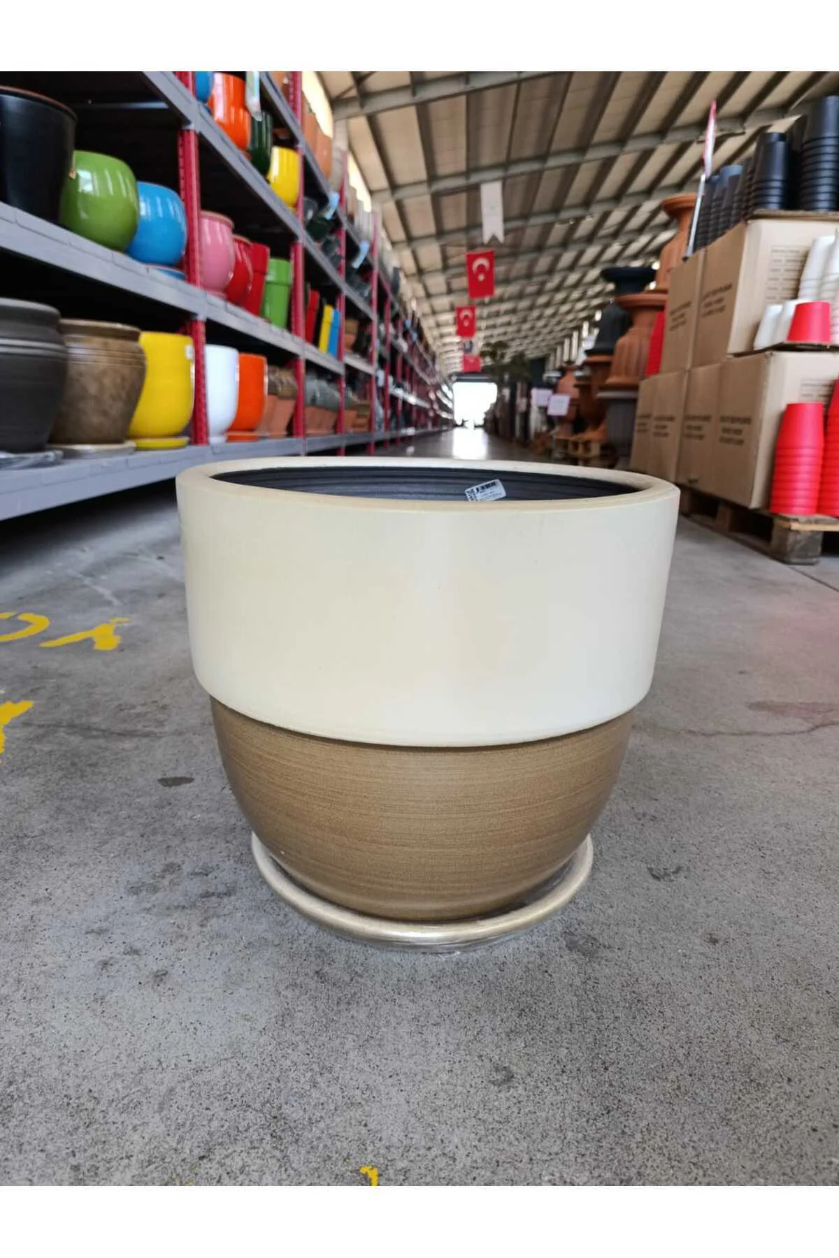 Tabaklı 60 Litre Kahve-Krem Taş Saksı