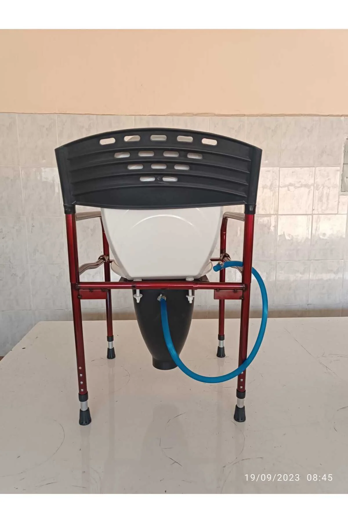 Taharet Musluklu Seyyar Katlanabilir Hasta Yaşlı Tuvalet Sandalye