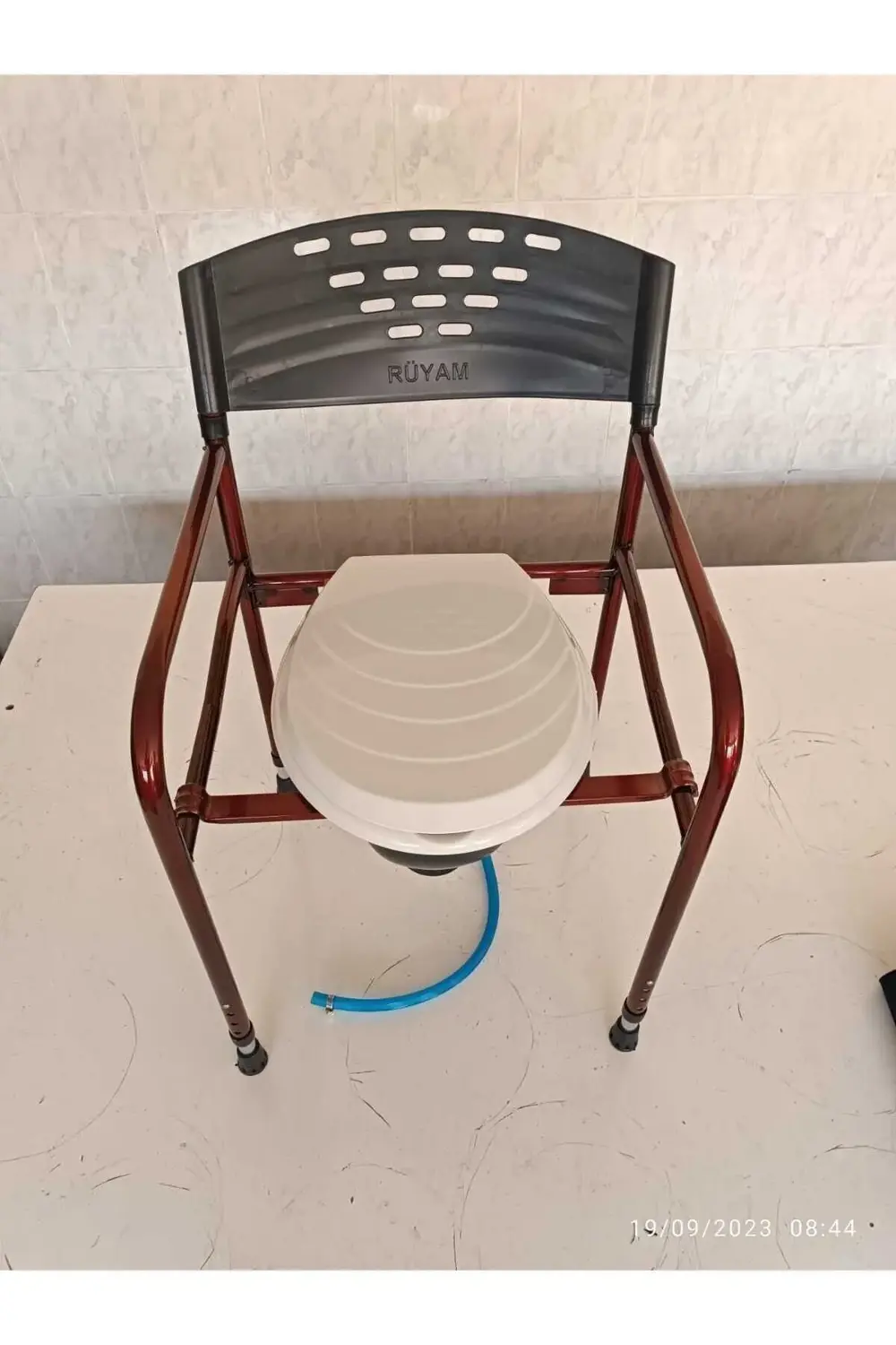 Taharet Musluklu Seyyar Katlanabilir Hasta Yaşlı Tuvalet Sandalye