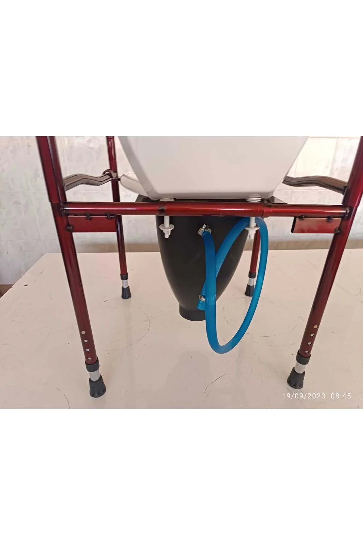 Taharet Yapılabilen Yükseklik Ayarlı Hasta Tuvalet Sandalyesi WC 