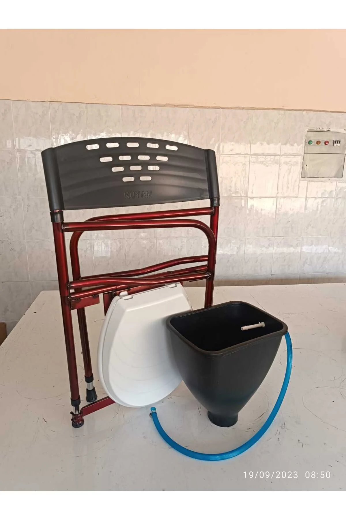 Taharet Yapılabilen Yükseklik Ayarlı Hasta Tuvalet Sandalyesi WC 