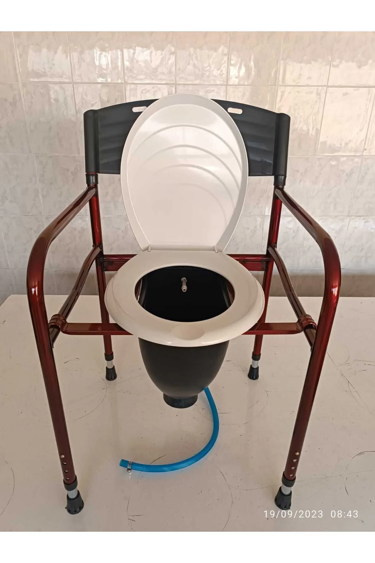Taharet Yapılabilen Yükseklik Ayarlı Hasta Tuvalet Sandalyesi WC 
