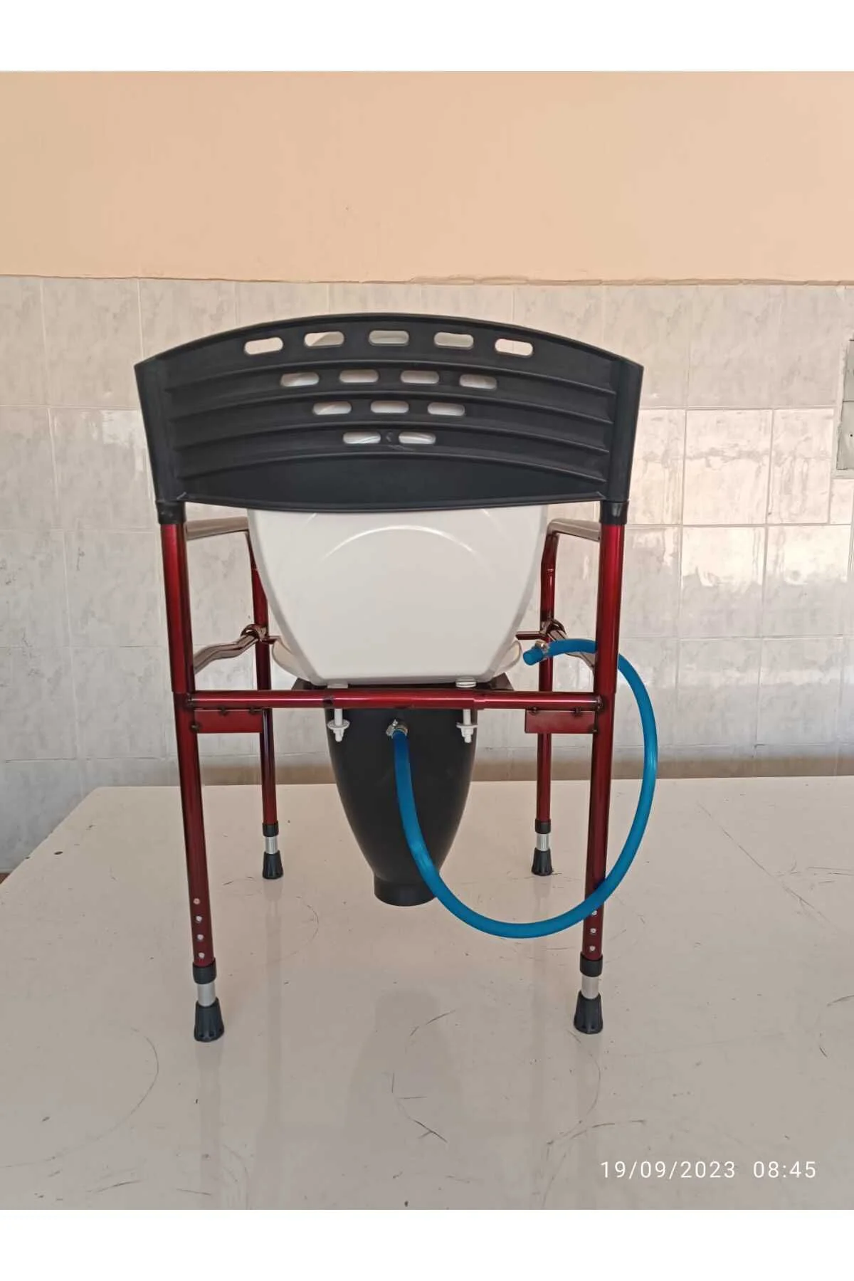 Taharet Yapılabilen Yükseklik Ayarlı Hasta Tuvalet Sandalyesi WC 