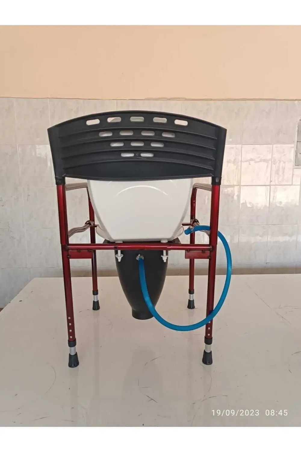 Taharet Yapılabilen Yükseklik Ayarlı Hasta Tuvalet Sandalyesi WC