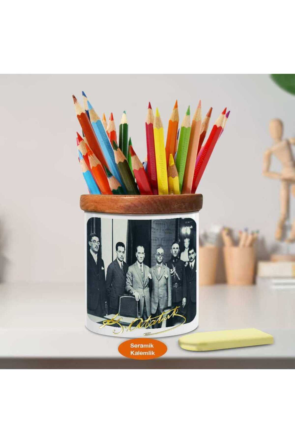 Asilmeydan Takım Elbiseli Mustafa Kemal Atatürk Ahşap Seramik Kalemlik-809