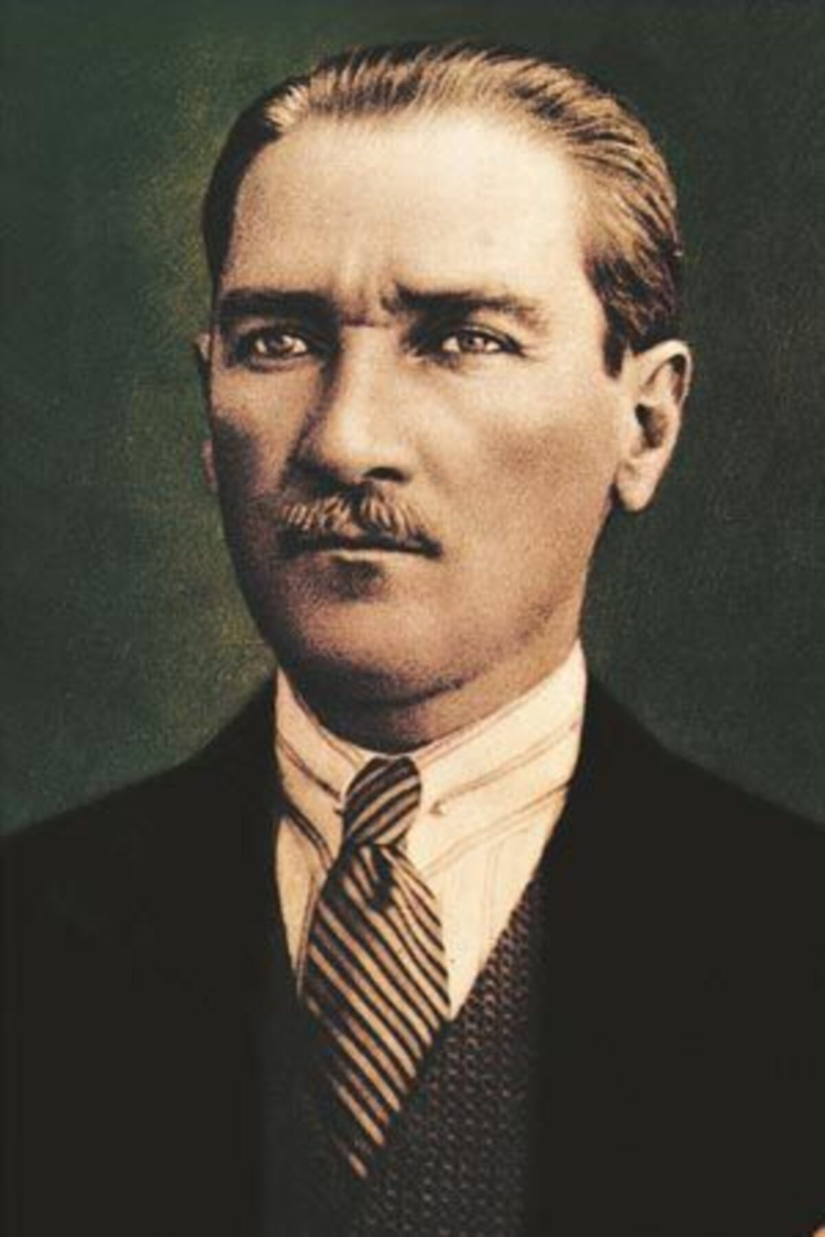 Asilmeydan Takım Elbiseli Gazi Mustafa Kemal Atatürk Portre - Poster Bayrak