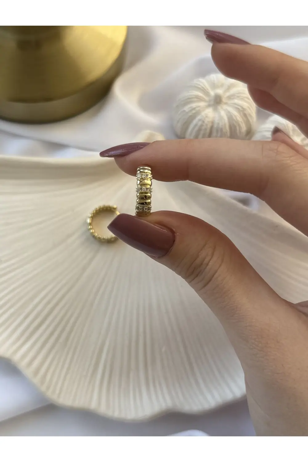 Atelier Emine Taş Detaylı Çelik Küpe