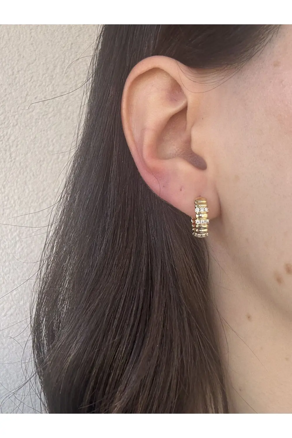 Atelier Emine Taş Detaylı Çelik Küpe